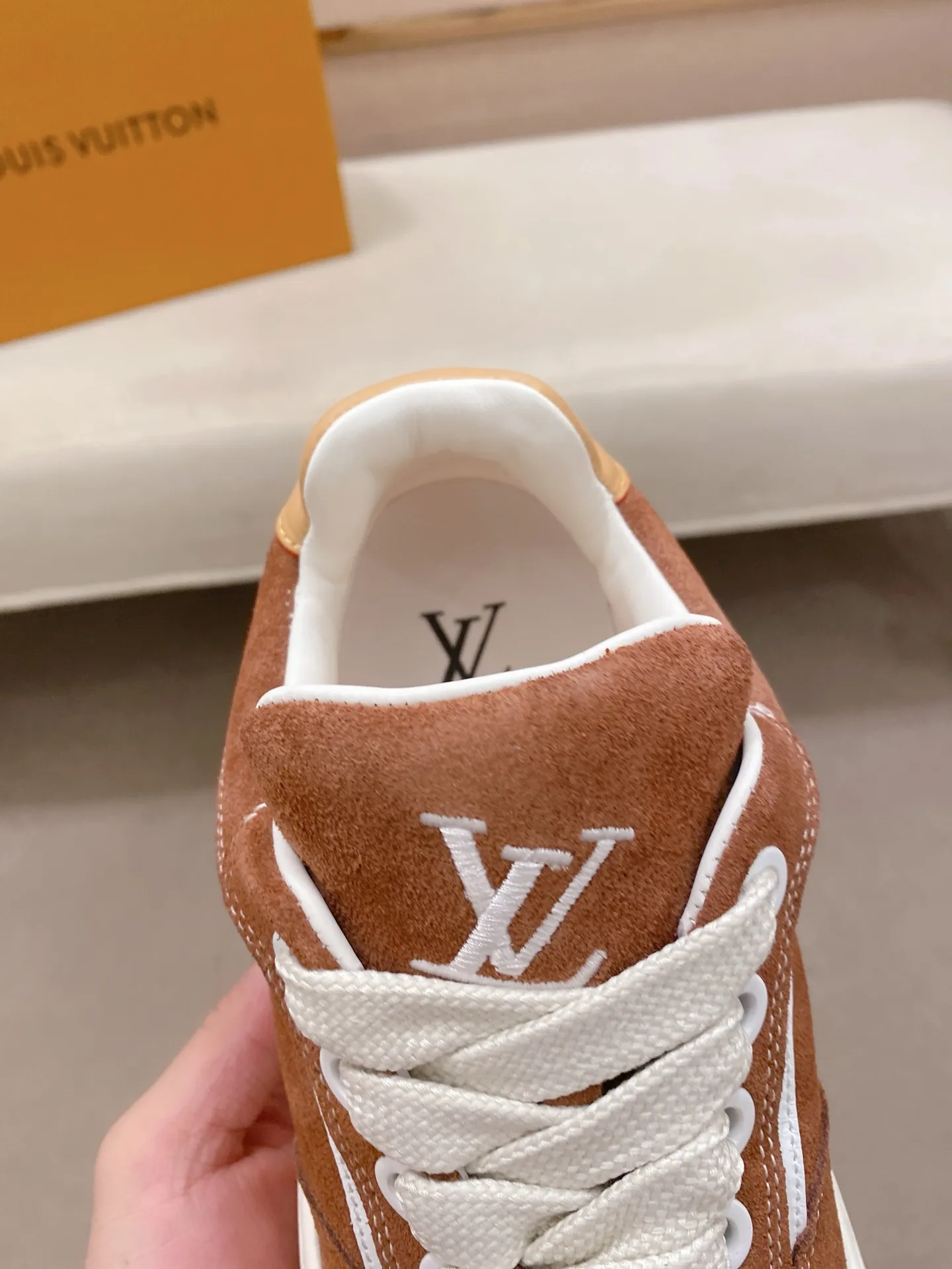 Factory price: 480💰 LV 🫏The colorful interpretation of BUTTERSOFT sneakers combines sheepskin, The colorful interpretation of LV BUTTERSOFT sneakers combines sheepskin and calfskin for a super soft feel. Designed by Pharrell Williams, this '60s-inspired shoe features a padded upper that's been crafted by Louis Vuitton craftsmen to further enhance the comfort of the leather. In addition to the LV initials, it features multiple signatures, including natural leather trim and an embossed pattern of Pharrell Williams and lobster on the side, referencing the Fall/Winter 2025 men’s show. A must-have artifact for fashionistas✅ Code number 38-44